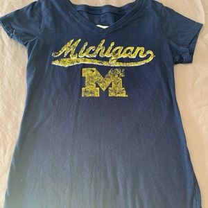 Juniors U of M t shirt.